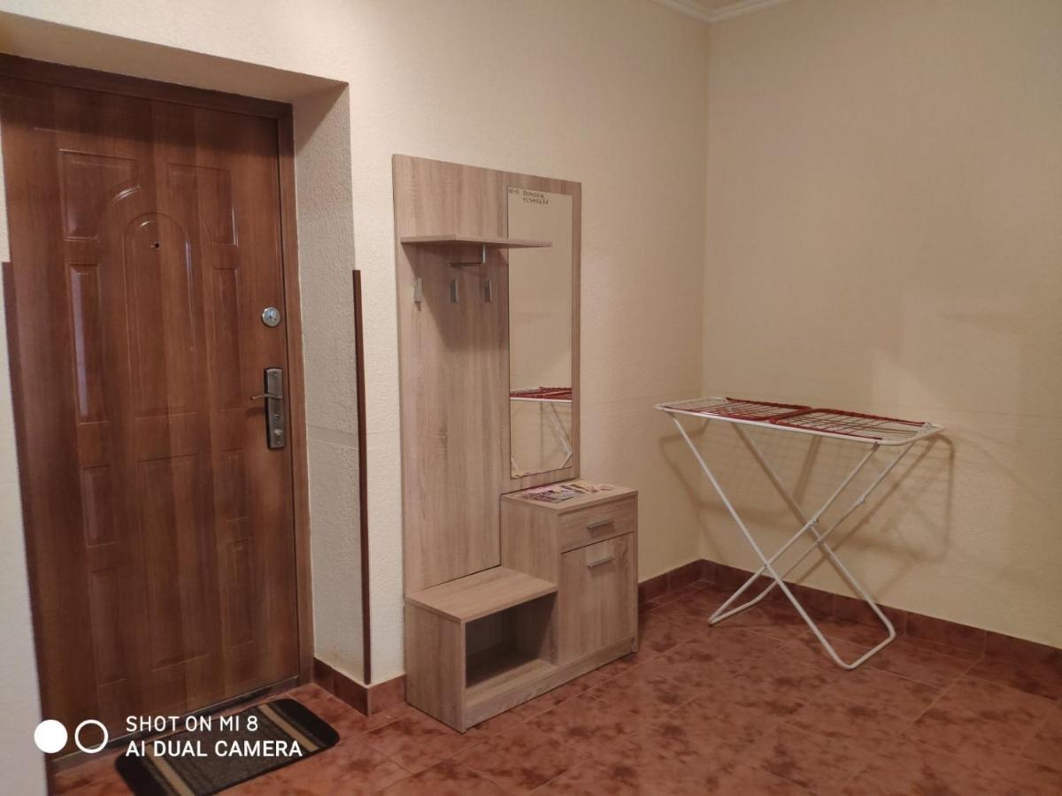 Apartments Domovik Мостова 5 Кв 37 Mukacheve Bagian luar foto